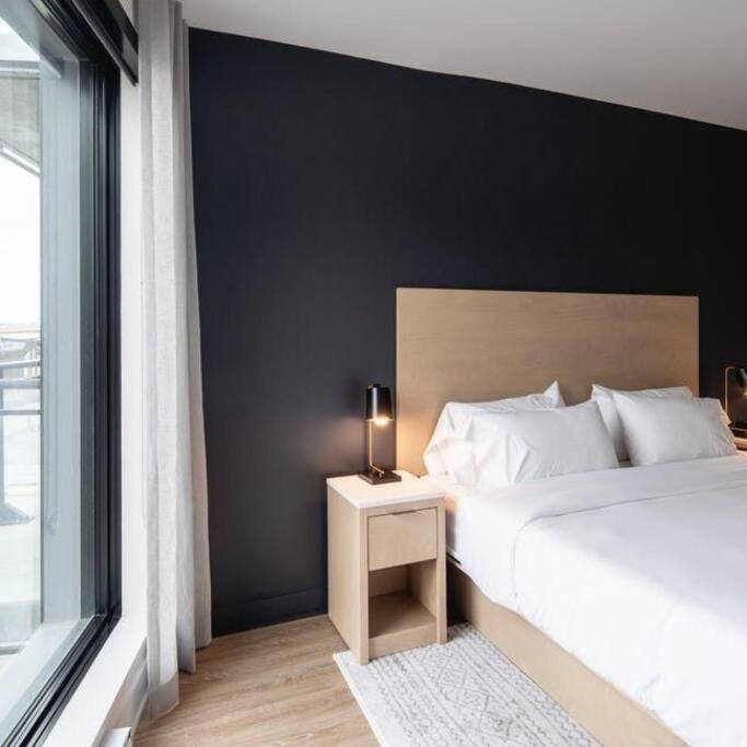 Mind Blowing City View - 2 Beds - Pool & Spa - Downtown Монреаль Экстерьер фото
